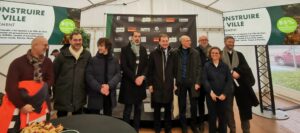 Les acteurs clés réunis sur le chantier des Coteaux de l’Abbaye : promoteurs, maîtres d’ouvrage, financeurs et partenaires, tous engagés dans la réussite de ce projet d’envergure.