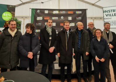 Les acteurs clés réunis sur le chantier des Coteaux de l’Abbaye : promoteurs, maîtres d’ouvrage, financeurs et partenaires, tous engagés dans la réussite de ce projet d’envergure.